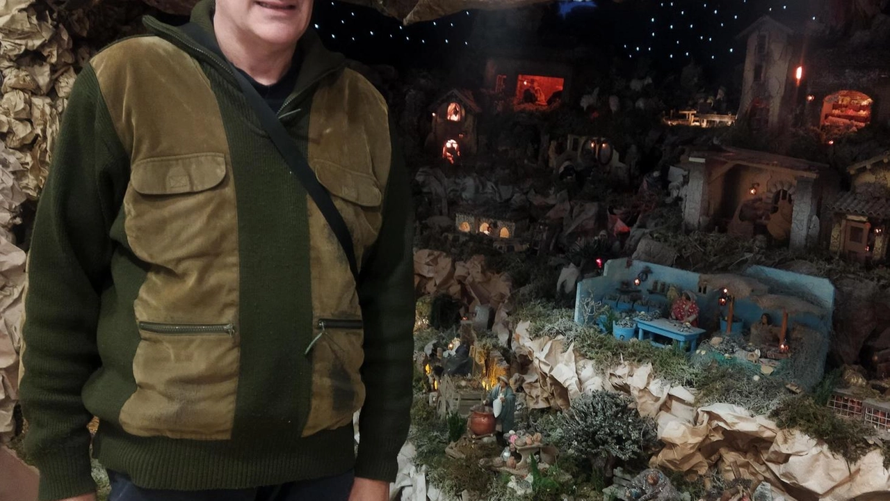 Tutti i personaggi in movimento. Un presepe animato e meccanizzato in piena regola, alla Misericordia di Poggibonsi. Un’opera (nella foto)... Tutti i personaggi in movimento. Un presepe animato e meccanizzato in piena regola, alla Misericordia di Poggibonsi. Un’opera (nella foto)...