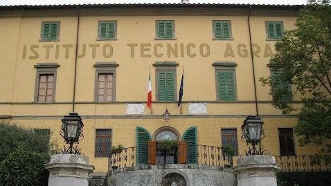 L’ingresso dell’istituto tecnico agrario Anzillotti di Pescia che dovrebbe unirsi al liceo classico L’ingresso dell’istituto tecnico agrario Anzillotti di Pescia che dovrebbe unirsi al liceo classico