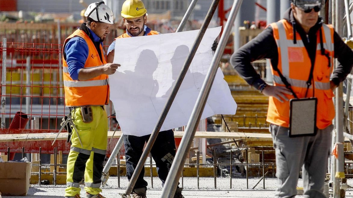 Il cantiere potrebbe partire il prossimo anno; in alto, il sindaco Alessio Mugnaini