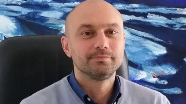 Matteo Martinelli lamenta una città cementificata che ha bisogno urgente di nuove piante e di alberi, visti anche i cambiamenti climatici Matteo Martinelli lamenta una città cementificata che ha bisogno urgente di nuove piante e di alberi, visti anche i cambiamenti climatici