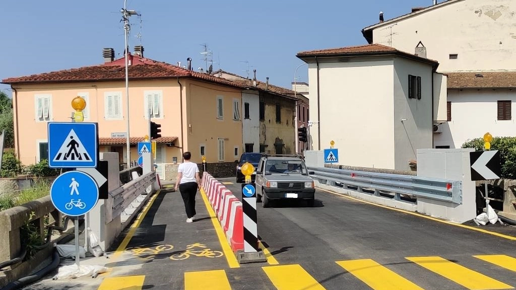 Il ponte sulla Bure, a Pontenuovo è stato riaperto nella notte fra sabato 14 e domenica 15 giugno, la popolazione ne ha preso atto ieri mattina Il ponte sulla Bure, a Pontenuovo è stato riaperto nella notte fra sabato 14 e domenica 15 giugno, la popolazione ne ha preso atto ieri mattina