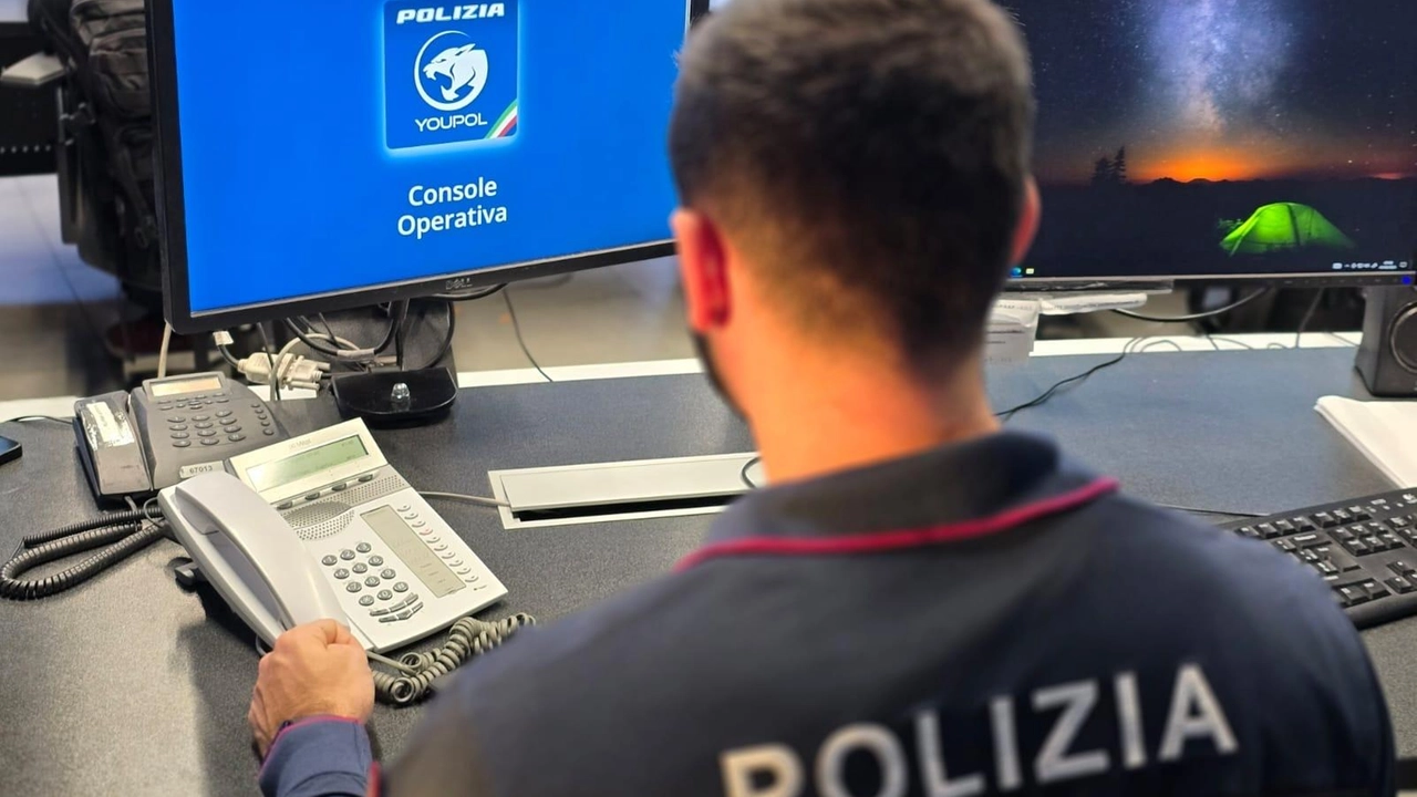 Si finge esperto di investimenti, poi ricatta la vittima: arrestato