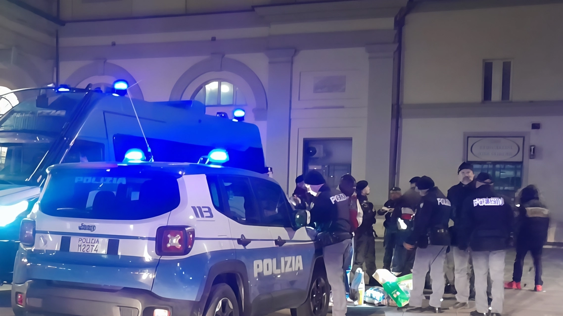 CITTÀ DI CASTELLO – Quasi duecento le persone identificate nel corso dei controlli straordinari interforze predisposti dal Questore della provincia... CITTÀ DI CASTELLO – Quasi duecento le persone identificate nel corso dei controlli straordinari interforze predisposti dal Questore della provincia...