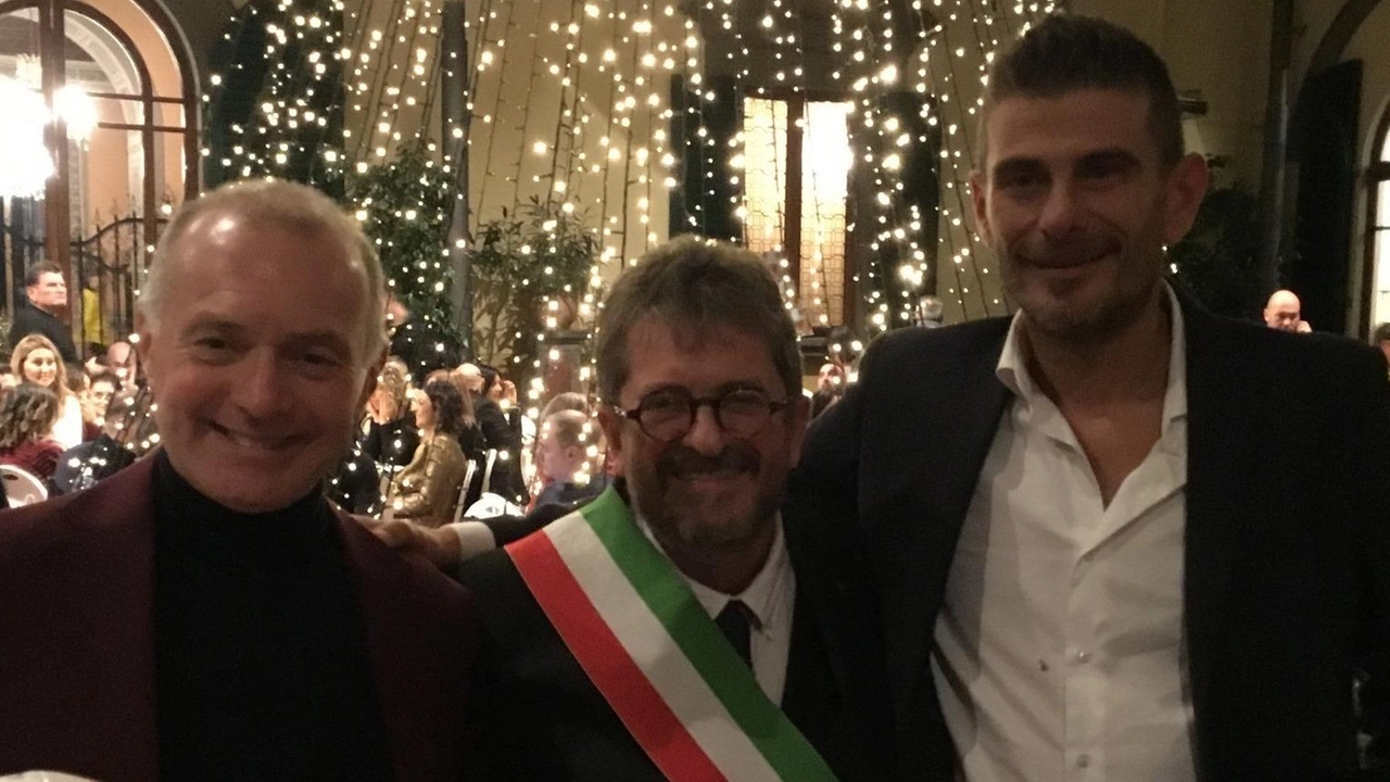 Una targa e un encomio a tutti i calciatori della prima squadra, ai tecnici e dirigenti per i 110 anni... Una targa e un encomio a tutti i calciatori della prima squadra, ai tecnici e dirigenti per i 110 anni...