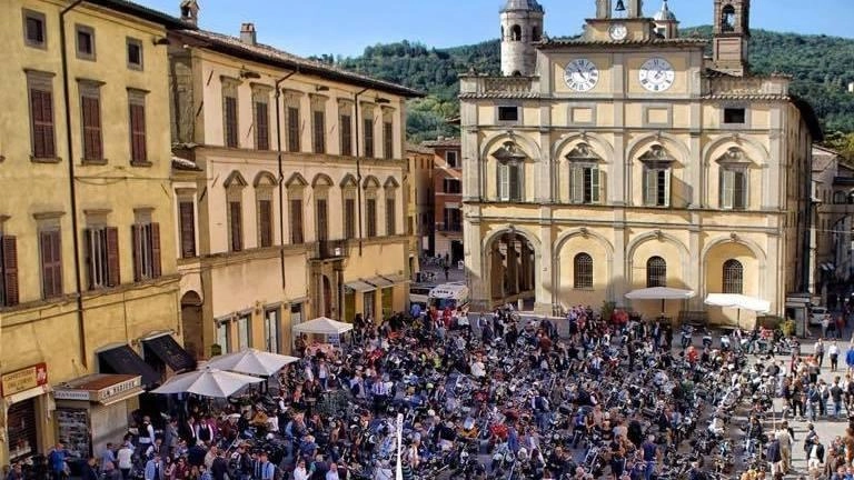 All’edizione dello scorso anno della Distinguished Gentleman’s Ride organizzata da “Ferro e Motus“ avevano partecipato oltre 280 equipaggi All’edizione dello scorso anno della Distinguished Gentleman’s Ride organizzata da “Ferro e Motus“ avevano partecipato oltre 280 equipaggi