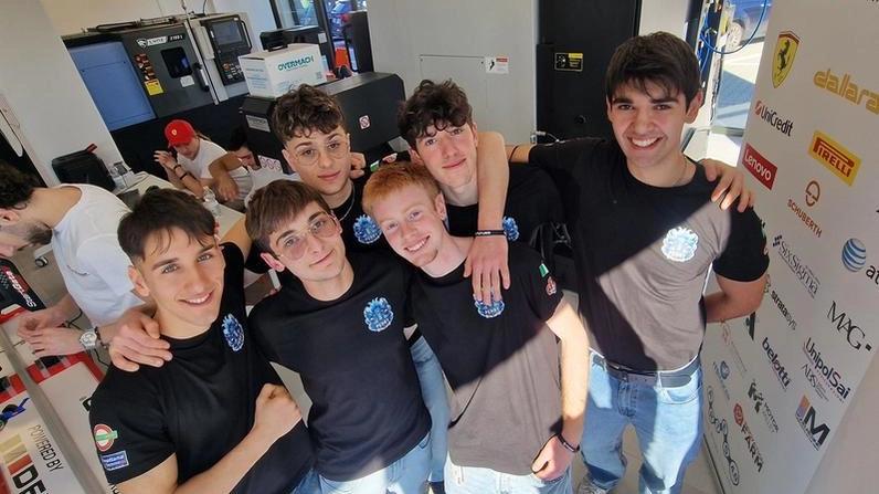 Nel nuovo polo di formazione si sono svolte le gare della "F1 in school". Ha partecipato alle selezioni pure una squadra del’istituto Fedi-Fermi. L’appuntamento finale sarà a giugno nel quartier generale Ferrari. Nel nuovo polo di formazione si sono svolte le gare della "F1 in school". Ha partecipato alle selezioni pure una squadra del’istituto Fedi-Fermi. L’appuntamento finale sarà a giugno nel quartier generale Ferrari.