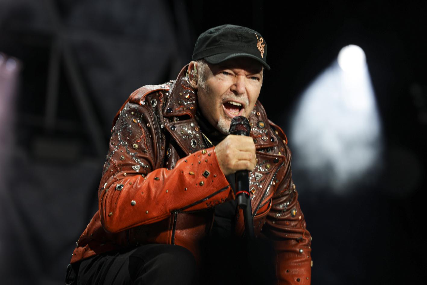 È la notte di Vasco, il Magnifico Visarno sold out per lo show. “Siamo una vita spericolata” È la notte di Vasco, il Magnifico Visarno sold out per lo show. “Siamo una vita spericolata”