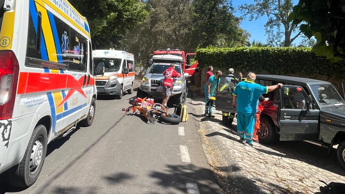 Incidente frontale auto-moto a Marciana