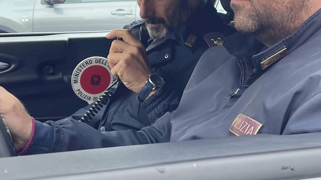 La polizia ha scoperto, a seguito di un’accurata attività d’indagine, che l’abitazione di un uomo di 40 anni era stata trasformata in market della droga (foto d’archivio)