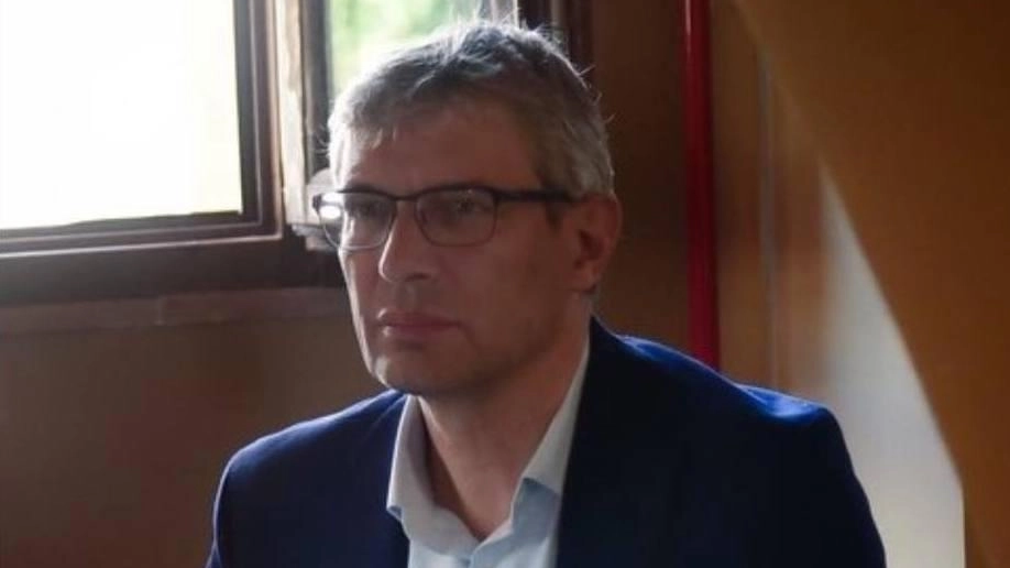 Cristiano Alderigi, sindaco di Calcinaia: sanzioni fino a 18mila euro per l’abbandono di rifiuti in aree sensibili Cristiano Alderigi, sindaco di Calcinaia: sanzioni fino a 18mila euro per l’abbandono di rifiuti in aree sensibili