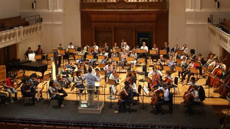 La Thames Youth Orchestra, in Italia per il “Music Tour 2025 – Tuscany”, stasera alle 21 sarà in concerto nella chiesa di San Paolino La Thames Youth Orchestra, in Italia per il “Music Tour 2025 – Tuscany”, stasera alle 21 sarà in concerto nella chiesa di San Paolino