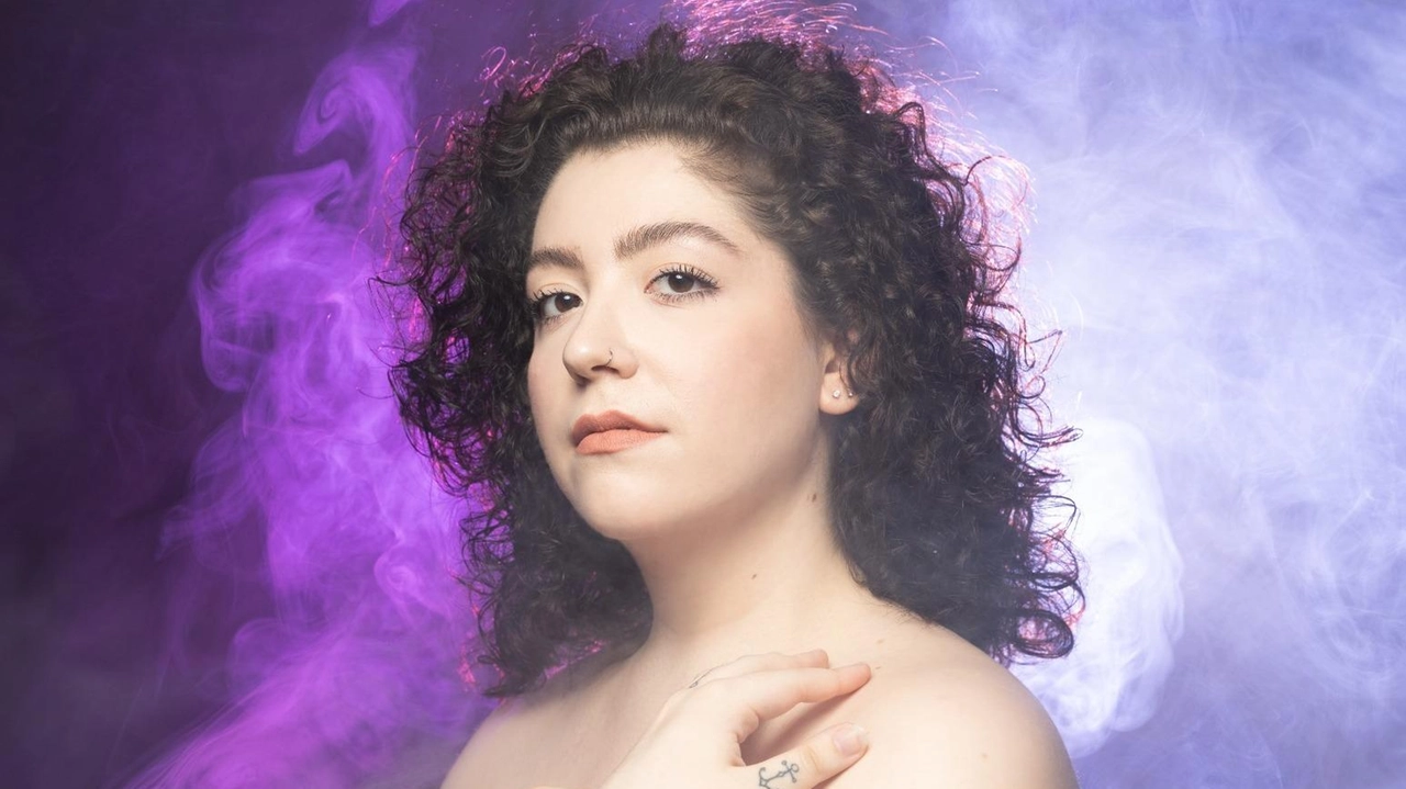 Il singolo di Martinx, giovane talento emergente, esordisce oggi sulle piattaforme digitali. Il brano, frutto di esperienze musicali e studio, affronta il tema di un amore ostacolato, con testo scritto dalla stessa artista. Il singolo di Martinx, giovane talento emergente, esordisce oggi sulle piattaforme digitali. Il brano, frutto di esperienze musicali e studio, affronta il tema di un amore ostacolato, con testo scritto dalla stessa artista.