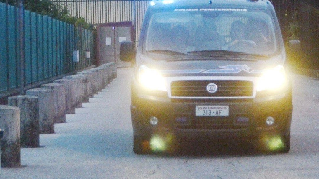 Ennesima tragedia ieri, intorno alle 16, nel carcere pratese della Dogaia. Un detenuto, magrebino di 35 anni, si è tolto... Ennesima tragedia ieri, intorno alle 16, nel carcere pratese della Dogaia. Un detenuto, magrebino di 35 anni, si è tolto...