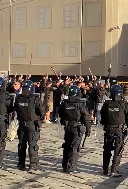 Pisa Roma, blitz e cori sotto la Torre. “Inneggiamenti al Duce vergognosi e da punire” Pisa Roma, blitz e cori sotto la Torre. “Inneggiamenti al Duce vergognosi e da punire”