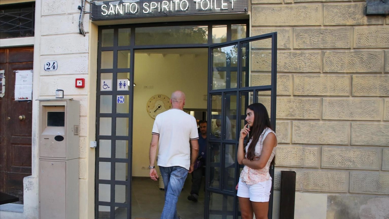 La toilette pubblica di piazza Santo Spirito costerà 60mila euro per nove mesi La toilette pubblica di piazza Santo Spirito costerà 60mila euro per nove mesi