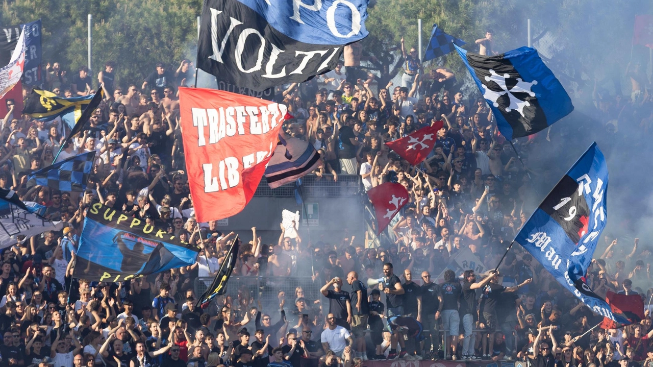 La Curva Nord Pisa esprime gratitudine a squadra e città, celebrando l'unità e il successo della tifoseria pisana. La Curva Nord Pisa esprime gratitudine a squadra e città, celebrando l'unità e il successo della tifoseria pisana.