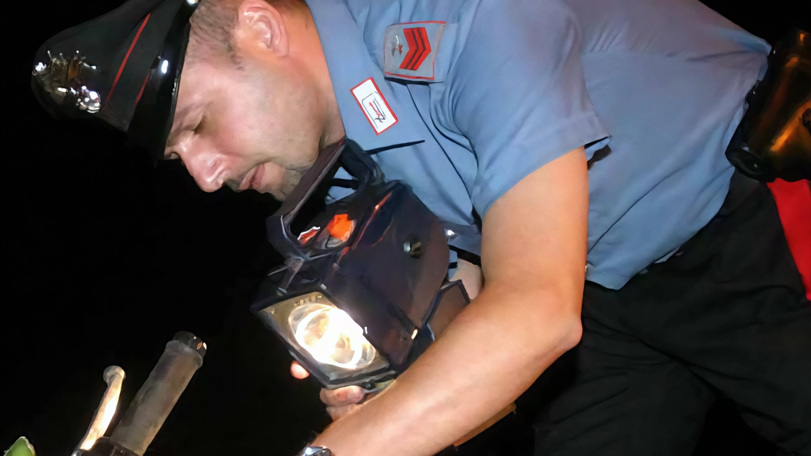 Un grave incidente notturno coinvolge un'auto e una bicicletta a Sesto. L'uomo in sella alla bici riporta gravi traumi, trasportato in codice rosso a Careggi. Le cause sono ancora da definire. La strada coinvolta, Perfetti Ricasoli Mezzana, continua ad essere teatro di incidenti, con un recente sinistro mortale. Un grave incidente notturno coinvolge un'auto e una bicicletta a Sesto. L'uomo in sella alla bici riporta gravi traumi, trasportato in codice rosso a Careggi. Le cause sono ancora da definire. La strada coinvolta, Perfetti Ricasoli Mezzana, continua ad essere teatro di incidenti, con un recente sinistro mortale.