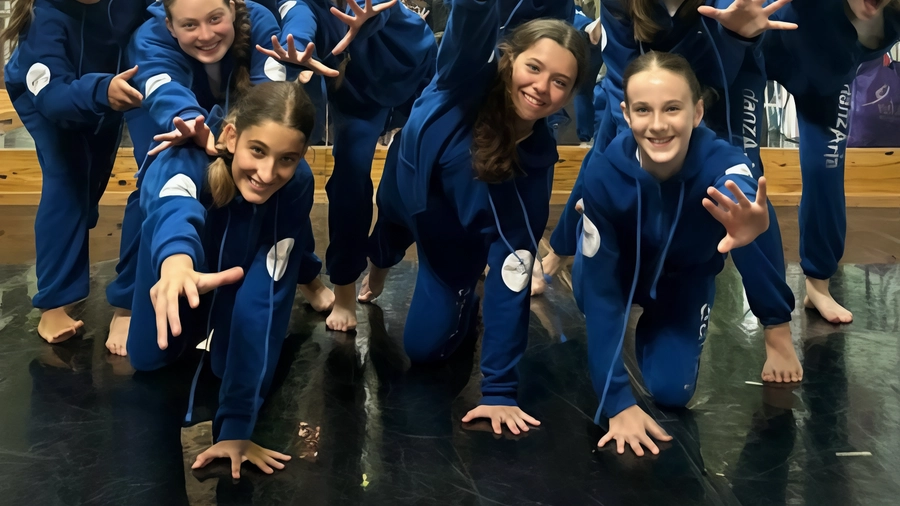La favola che stanno vivendo i ballerini valdarnesi volati a Burgos, in Spagna. Gli allievi di DanzAria ai mondiali. Tutti i protagonisti in azzurro