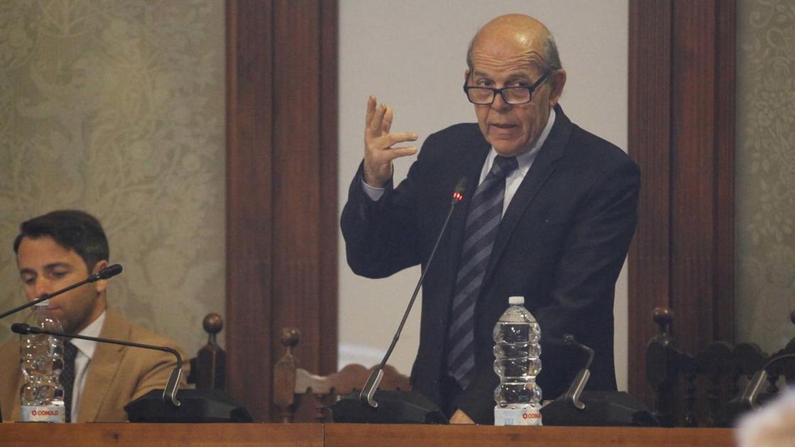 https://www.lanazione.it/image-service/view/acePublic/alias/contentid/ODJkMTJlZGMtYTA0MS00/0/rendiconto-di-gestione-e-variazione-di-bilancio-lite-sui-numeri-del-palazzo.jpeg?f=16:9&w=1200&h=630
