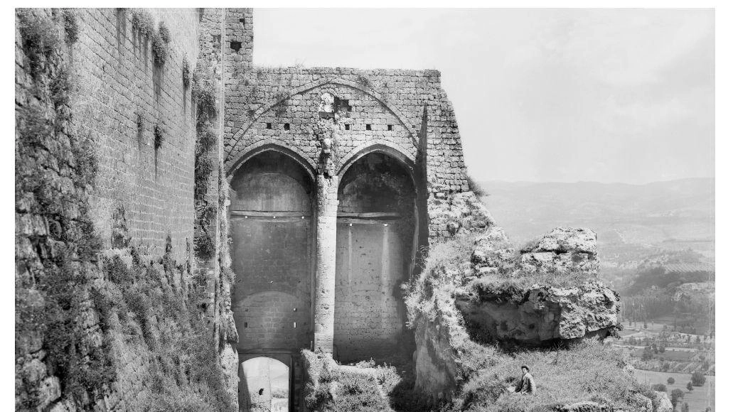 La Porta del Castello di San Martino a Orvieto, immortalata in una suggestiva foto storica degli Archivi Alinari, racconta la storia e la bellezza di un luogo intriso di fascino e storia. Un progetto speciale in collaborazione con La Nazione celebra i 165 anni del giornale con la distribuzione di foto storiche Alinari. La Porta del Castello di San Martino a Orvieto, immortalata in una suggestiva foto storica degli Archivi Alinari, racconta la storia e la bellezza di un luogo intriso di fascino e storia. Un progetto speciale in collaborazione con La Nazione celebra i 165 anni del giornale con la distribuzione di foto storiche Alinari.