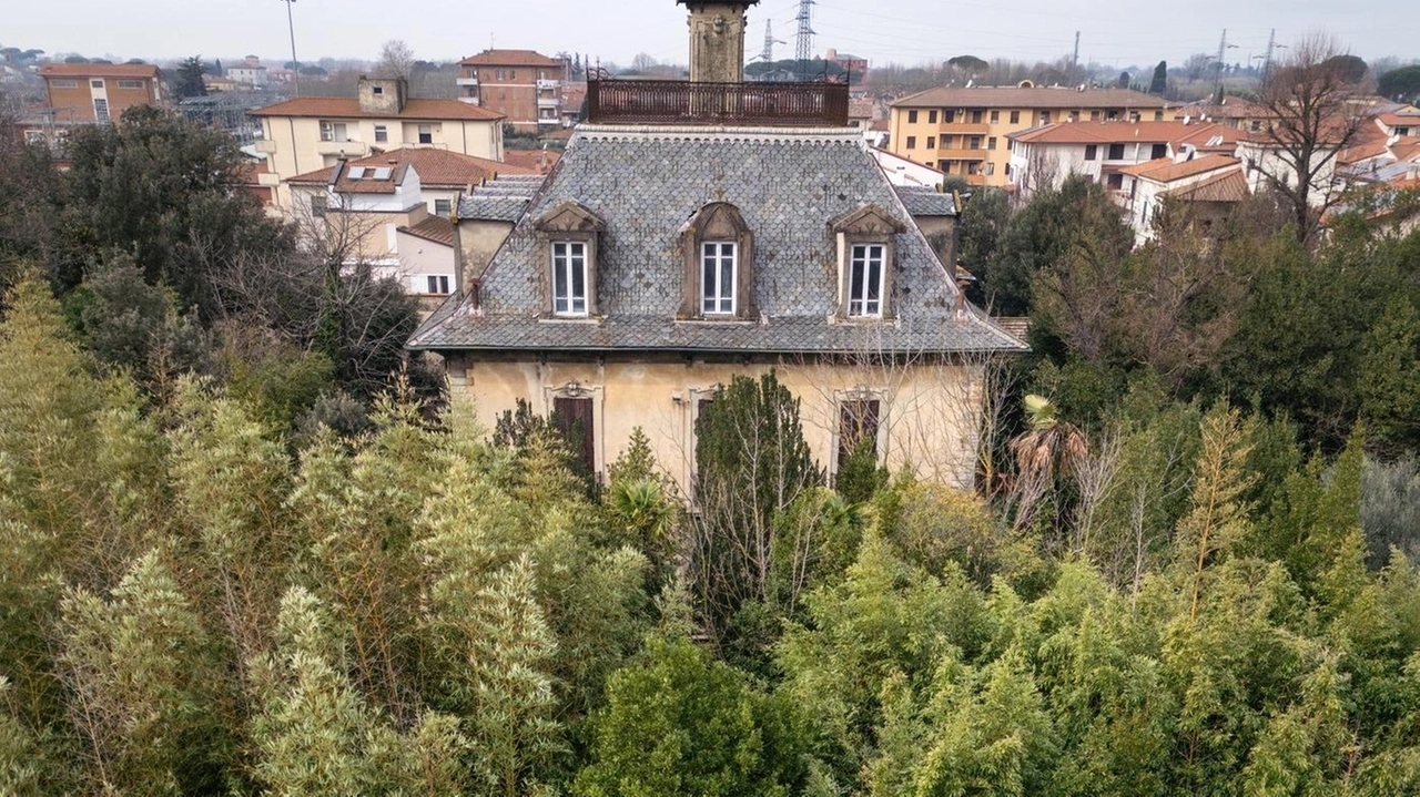 La suggestiva Villa Isnard a Cascina (Foto di Elena Pardini) La suggestiva Villa Isnard a Cascina (Foto di Elena Pardini)