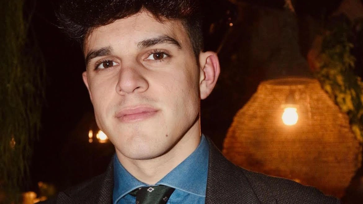 110 e lode per il giovanissimo Luca Sbenaglia che giovedì 10 ottobre si è laureato in Giurisprudenza all’Università di... 110 e lode per il giovanissimo Luca Sbenaglia che giovedì 10 ottobre si è laureato in Giurisprudenza all’Università di...