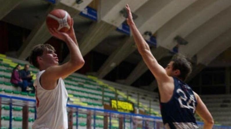 Il giovane Deri impegnato in una azione di attacco Il giovane Deri impegnato in una azione di attacco