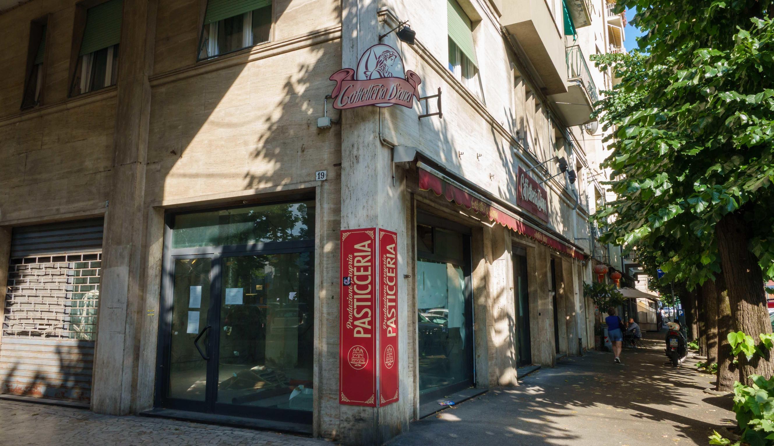 https://www.lanazione.it/image-service/view/acePublic/alias/contentid/ODJmZmRhNmQtYjE5ZS00/0/europa-cristallo-e-top-bar-occhi-a-mandorla-alla-cassa-e-al-banco-gli-ex-dipendenti.jpeg
