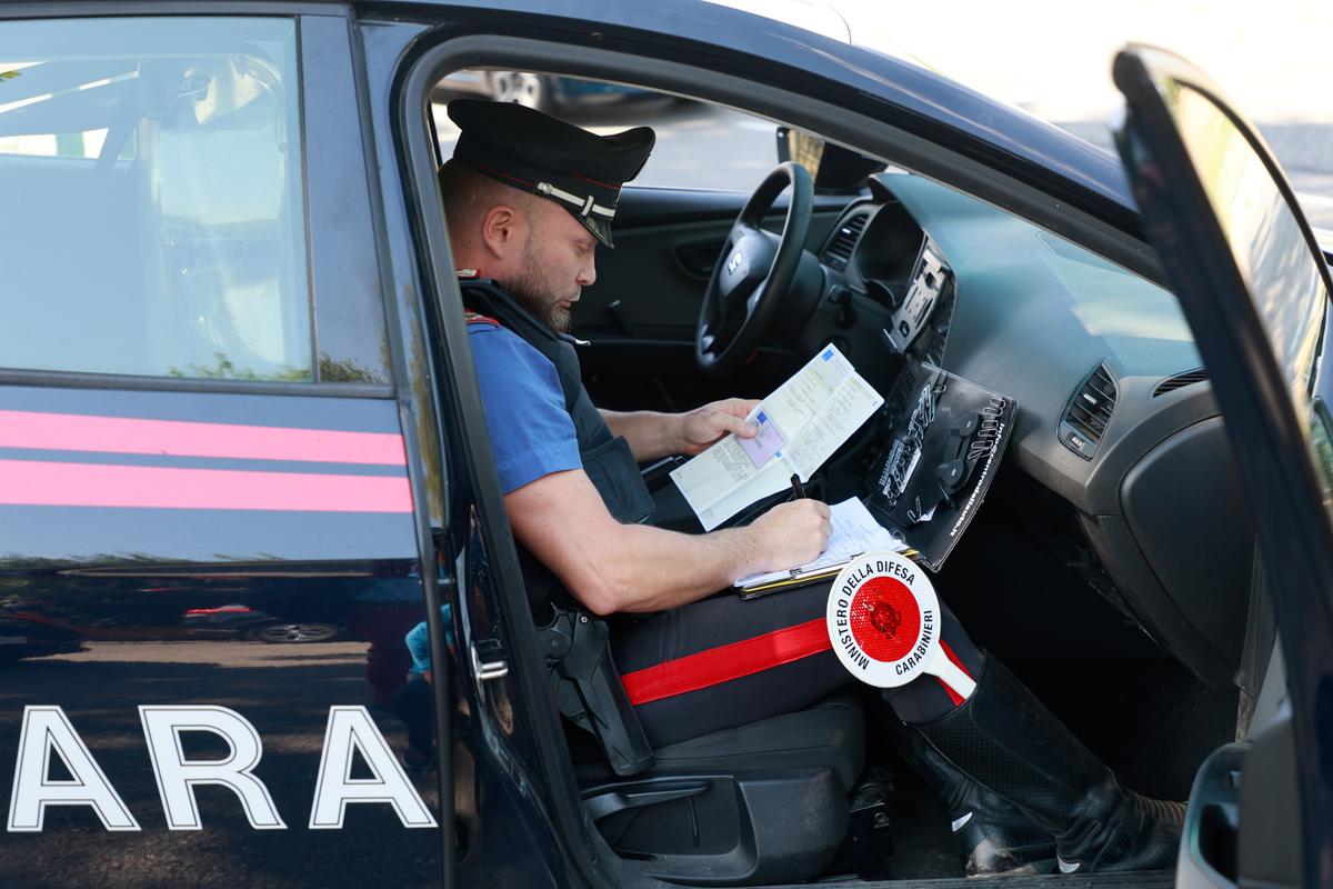Carabinieri aggrediti durante un controllo, in sei finiscono all’ospedale Carabinieri aggrediti durante un controllo, in sei finiscono all’ospedale