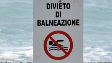 Divieto di balneazione a Marina di Pisa, ordinanza del sindaco: valori alti di Escherichia coli