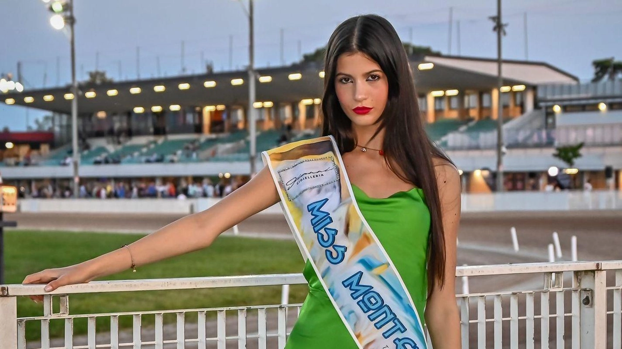 Lucrezia Lunardi ha vinto l’edizione 2023 del concorso di Miss Montecatini. Anche quest’anno il prestigioso appuntamento si svolgerà nella splendida cornice delle Terme Tettuccio, uno dei luoghi simbolo di Montecatini Lucrezia Lunardi ha vinto l’edizione 2023 del concorso di Miss Montecatini. Anche quest’anno il prestigioso appuntamento si svolgerà nella splendida cornice delle Terme Tettuccio, uno dei luoghi simbolo di Montecatini