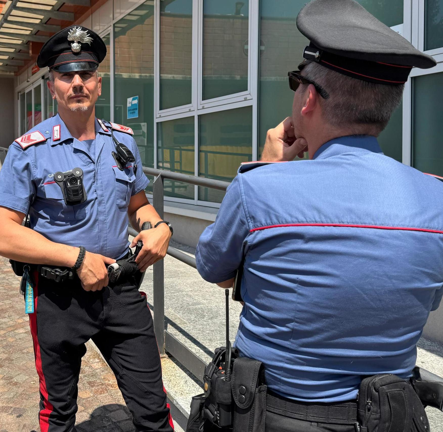 Ai domiciliari ruba al centro commerciale Ai domiciliari ruba al centro commerciale
