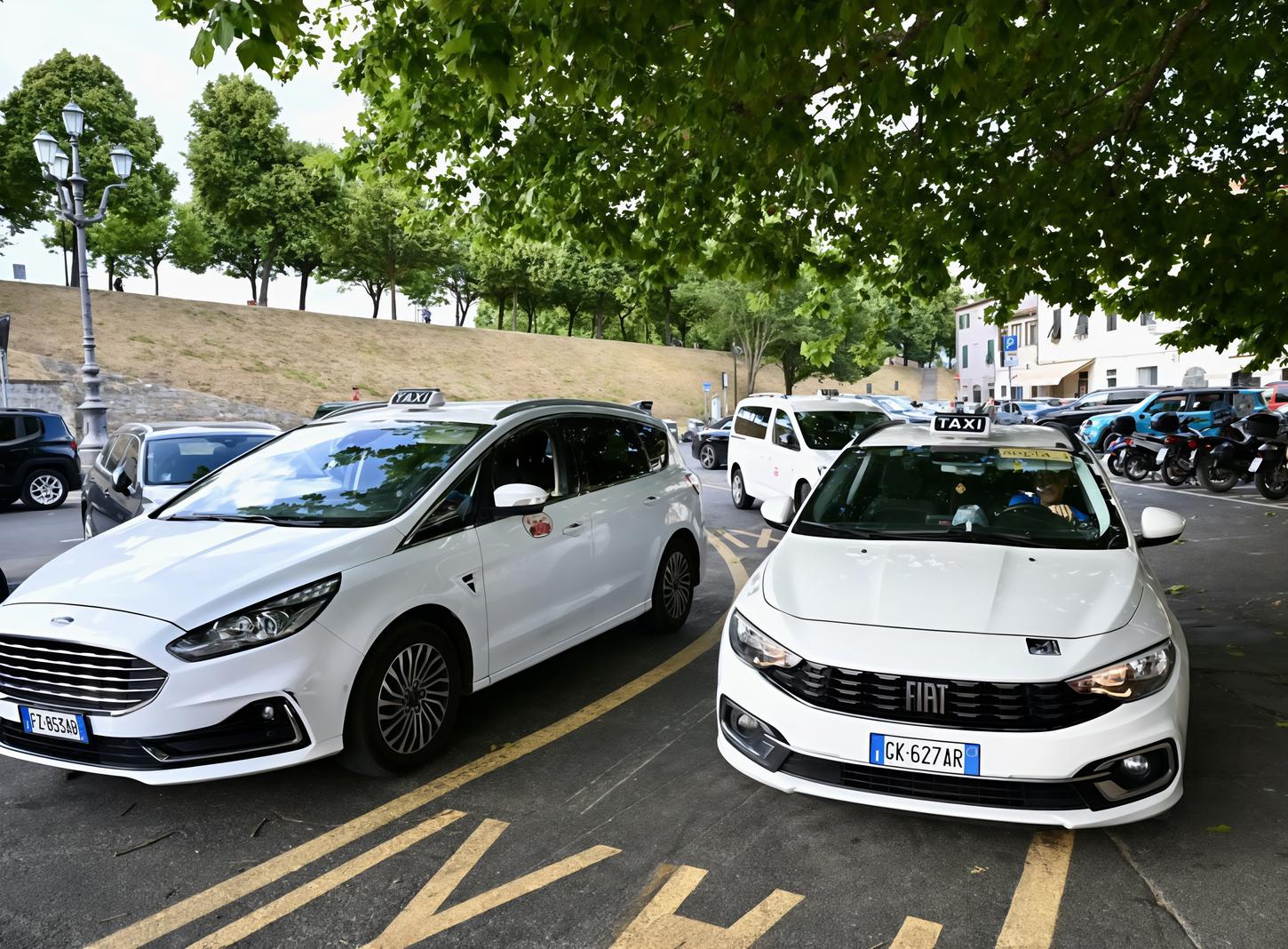 https://www.lanazione.it/image-service/view/acePublic/alias/contentid/ODM3NDdmMzEtNTk2ZC00/0/presto-nuove-licenze-per-i-taxi-lamministrazione-comunale-ha-pronto-un-piano-per-il-settore.jpeg