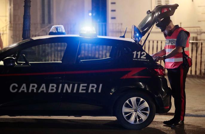 drogato e in stato di ebbrezza automobilista 21enne finisce contro un muro e rompe la tubatura del gas denunciato