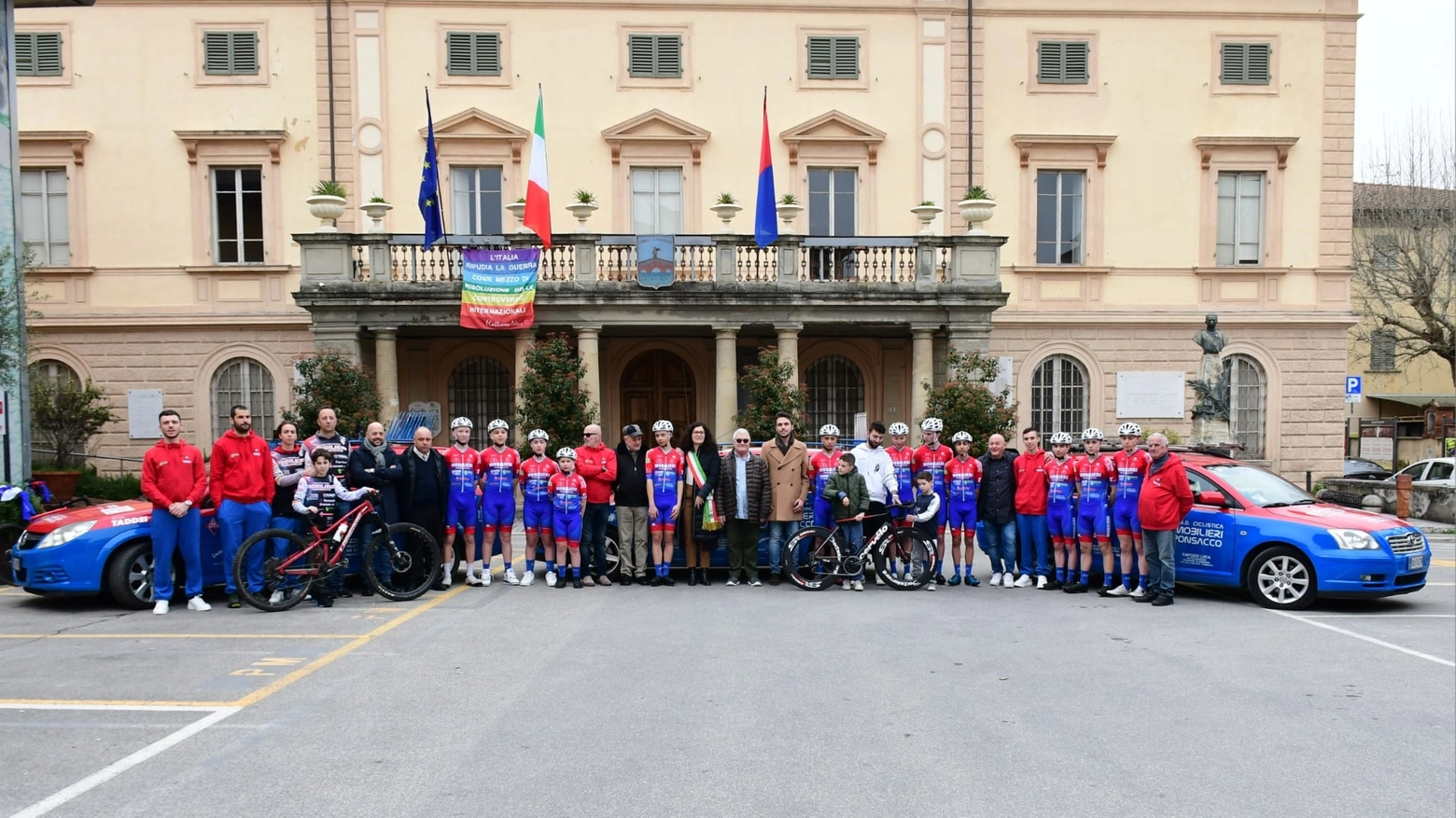 Atleti, dirigenti e ospiti per la Mobilieri Ponsacco ( Foto R. Fruzzetti)