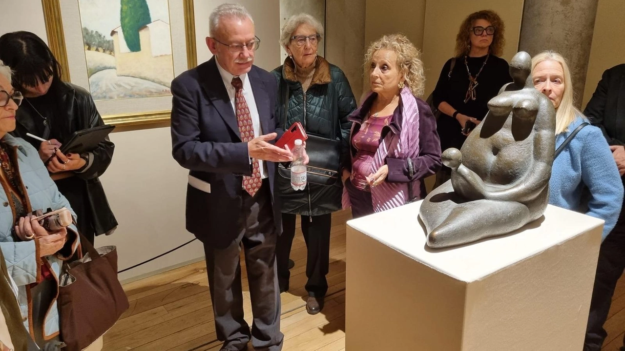 Il professor Luca Quattrocchi alla mostra ’Costellazioni’ Il professor Luca Quattrocchi alla mostra ’Costellazioni’