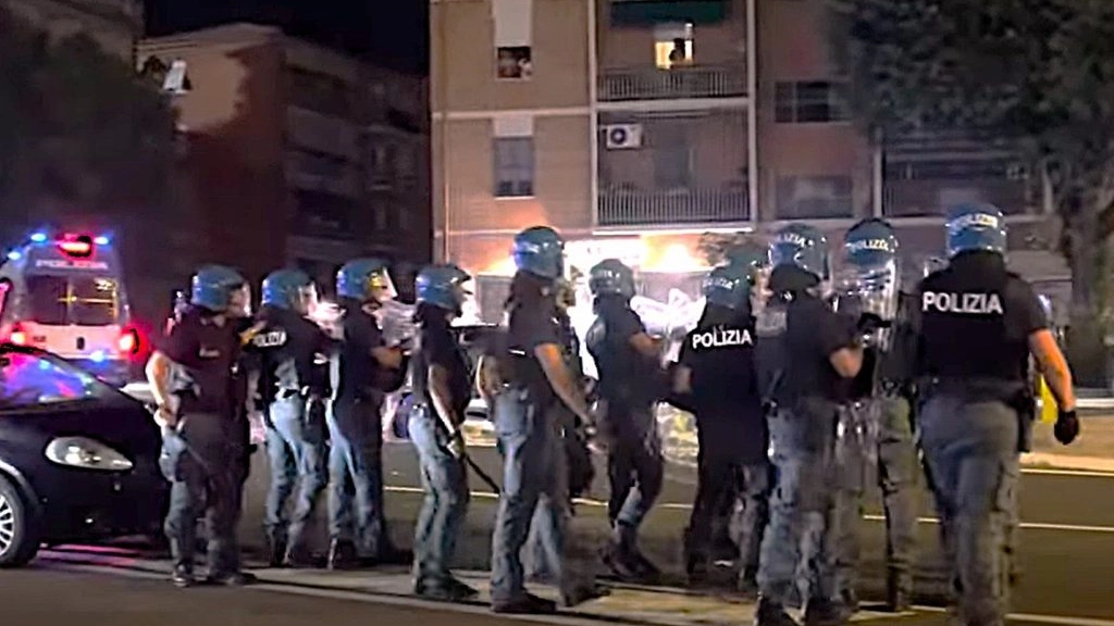 Arresti eseguiti dalla Digos Arresti eseguiti dalla Digos