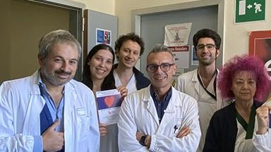 Il professor Gianmarco de Donato (al centro) con il suo staff Il professor Gianmarco de Donato (al centro) con il suo staff