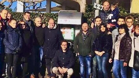L’inaugurazione della postazione Dae all’esterno del ristorante “La Capannina del Pollino” risale al dicembre 2017 L’inaugurazione della postazione Dae all’esterno del ristorante “La Capannina del Pollino” risale al dicembre 2017