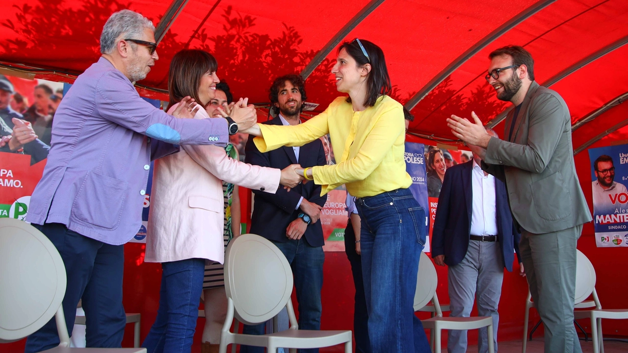 Elly Schlein a Marcignana. Applausi, sorrisi e promesse: "Non esistono periferie"