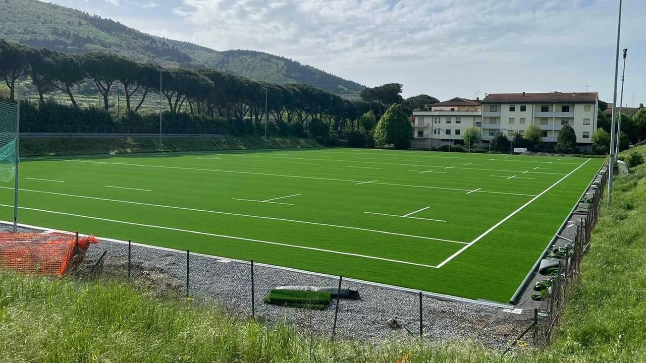 Il nuovo manto in sintetico al campo Montano in viale Galilei