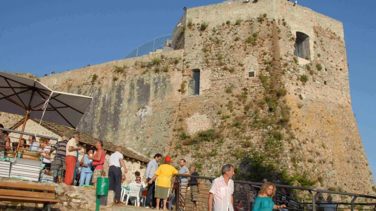Il castello Aghinolfi di Montignoso domani palcoscenico per il concerto di Mutamenti Il castello Aghinolfi di Montignoso domani palcoscenico per il concerto di Mutamenti