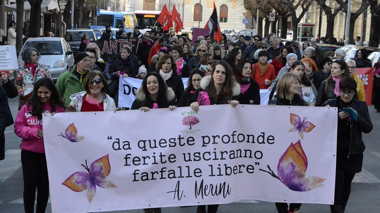 La presidente Sabrina Gaglianone evidenzia un quadro preoccupante "Il 2024 si è chiuso con numeri in crescita, il 2025 è iniziato peggio. Noi però siamo in grado di assistere le donne in ogni fase del percorso". La presidente Sabrina Gaglianone evidenzia un quadro preoccupante "Il 2024 si è chiuso con numeri in crescita, il 2025 è iniziato peggio. Noi però siamo in grado di assistere le donne in ogni fase del percorso".