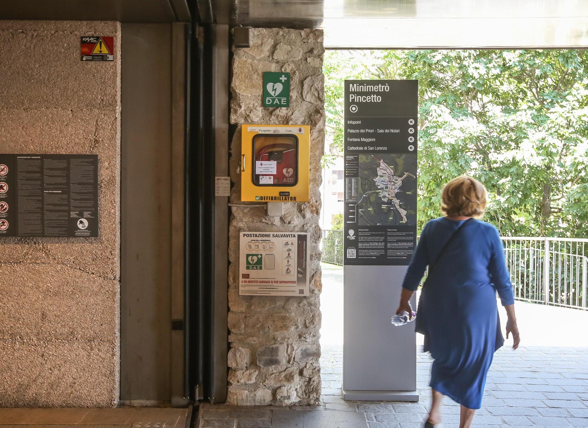 https://www.lanazione.it/image-service/view/acePublic/alias/contentid/ODNiMGExYmEtYjE3Ny00/0/defibrillatori-e-mobilitazione-la-proposta-dei-commercianti-pronti-a-comprare-i-salva-vita.jpeg