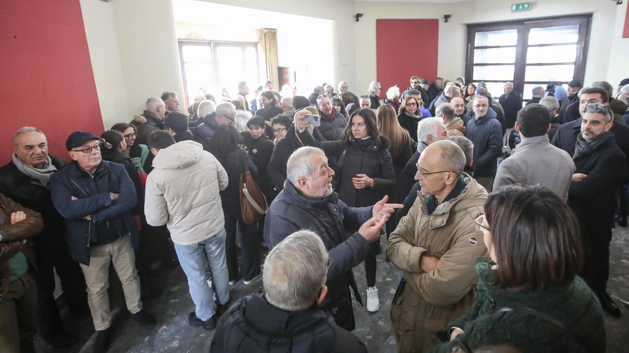 Il Lilli, ex cinema teatro perugino chiuso da anni, potrebbe tornare a nuova vita grazie a possibili investitori e progetti di valorizzazione. La sua posizione strategica lo rende un prezioso patrimonio urbano da riqualificare. Il Lilli, ex cinema teatro perugino chiuso da anni, potrebbe tornare a nuova vita grazie a possibili investitori e progetti di valorizzazione. La sua posizione strategica lo rende un prezioso patrimonio urbano da riqualificare.
