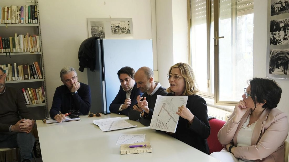 Il confronto voluto dalla Consulta tra la sindaca e i residenti. Assicurata ai balneari l’accessibilità degli stabilimenti entro poche settimane