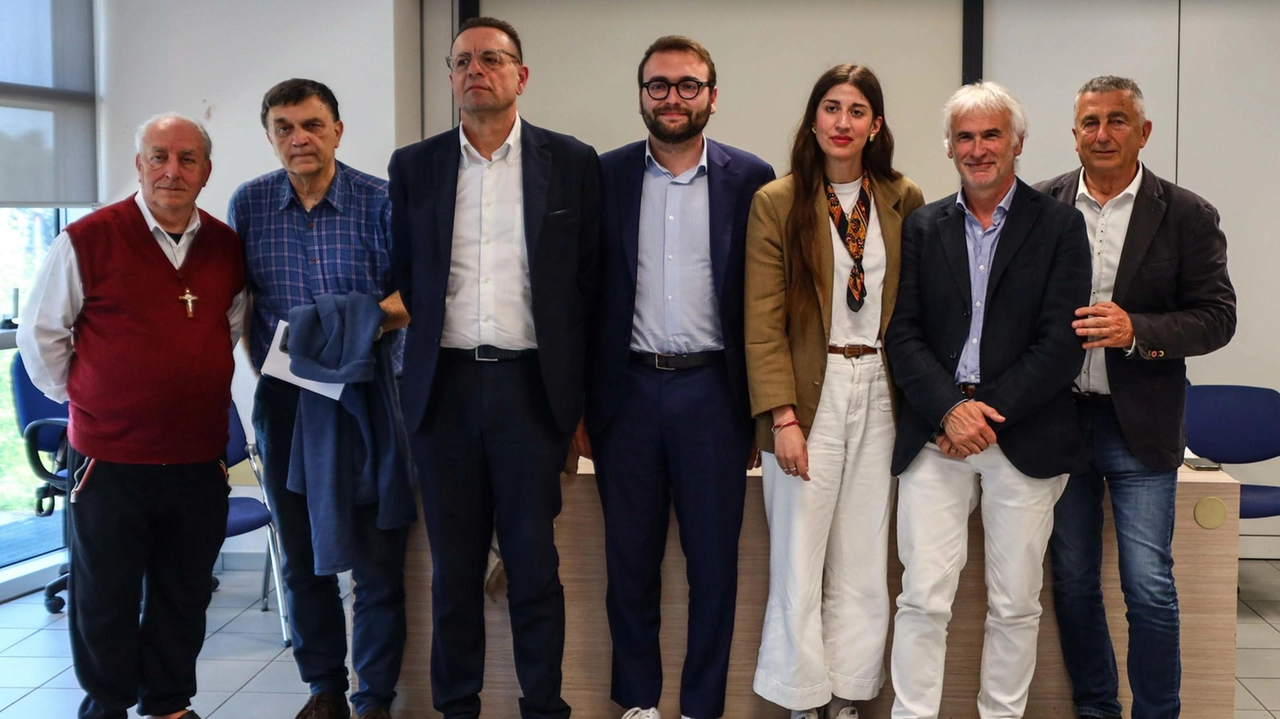 Le autorità presenti ieri all’annuncio del progetto che coinvolgerà Sds empolese, Misericordia, Madonnina del Grappa e parrocchia San Giovanni Evangelista (Tommaso Gasperini/ FotoGermogli) Le autorità presenti ieri all’annuncio del progetto che coinvolgerà Sds empolese, Misericordia, Madonnina del Grappa e parrocchia San Giovanni Evangelista (Tommaso Gasperini/ FotoGermogli)