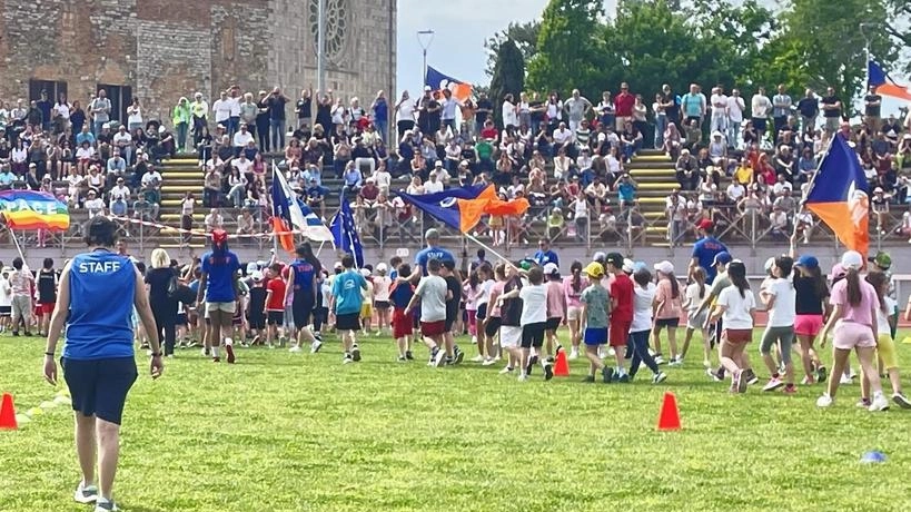 Grande festa per gli studenti nello stadio perugino: gare, giochi e allegria Grande festa per gli studenti nello stadio perugino: gare, giochi e allegria