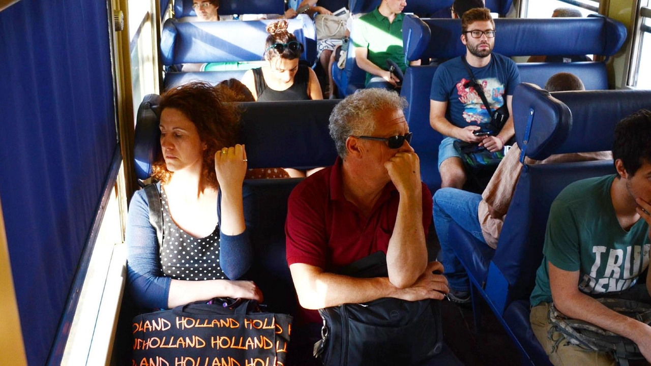 Lettera del Comune di Pontremoli all’assessore regionale Stefano Baccelli: "Alcune criticità danneggiano anche le iscrizioni a scuola" Lettera del Comune di Pontremoli all’assessore regionale Stefano Baccelli: "Alcune criticità danneggiano anche le iscrizioni a scuola"