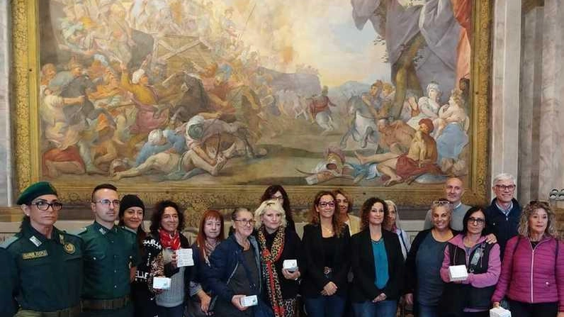 I presenti alla donazione svoltasi ieri mattina a Palazzo Gambacorti I presenti alla donazione svoltasi ieri mattina a Palazzo Gambacorti